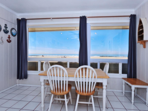 Mission Beach Value Rental with Five Bedrooms