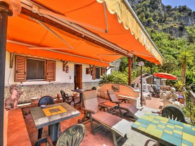 Luxury Rental With Spectacular Outdoor Grounds Views
