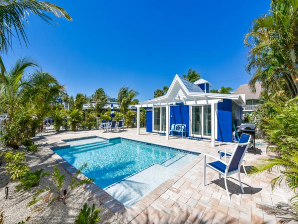 Siesta Key 2 Bedroom Home With Private Pool Sleeps 8