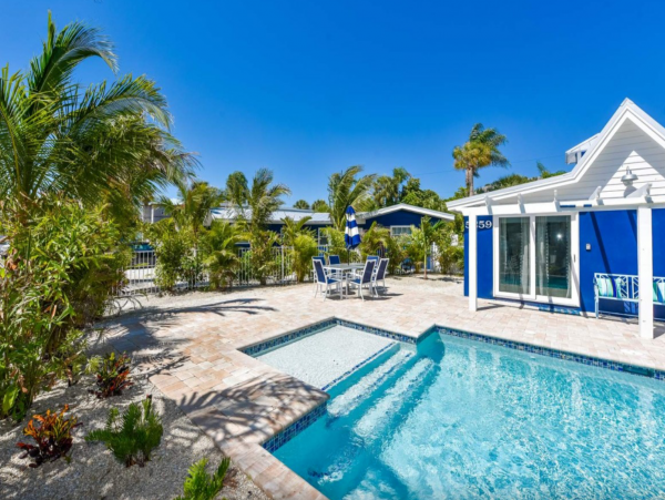 Siesta Key 2 Bedroom Home With Private Pool Sleeps 8