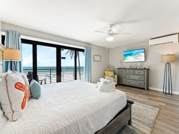 Siesta Key Vacation Condo with 4 Bedrooms BEACHFRONT