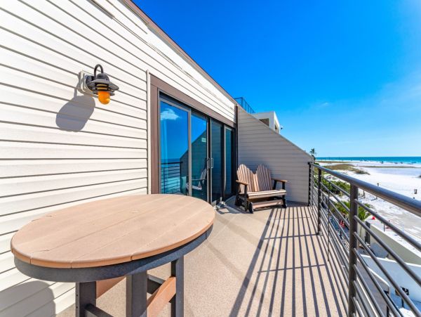 Siesta Key Vacation Condo with 4 Bedrooms BEACHFRONT