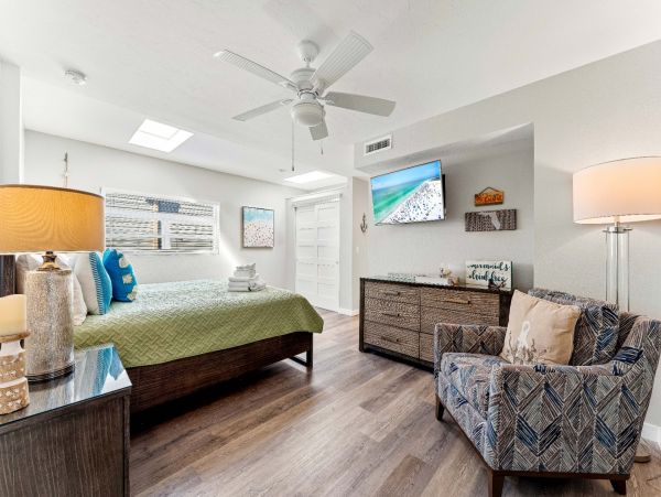 Siesta Key Vacation Condo with 4 Bedrooms BEACHFRONT