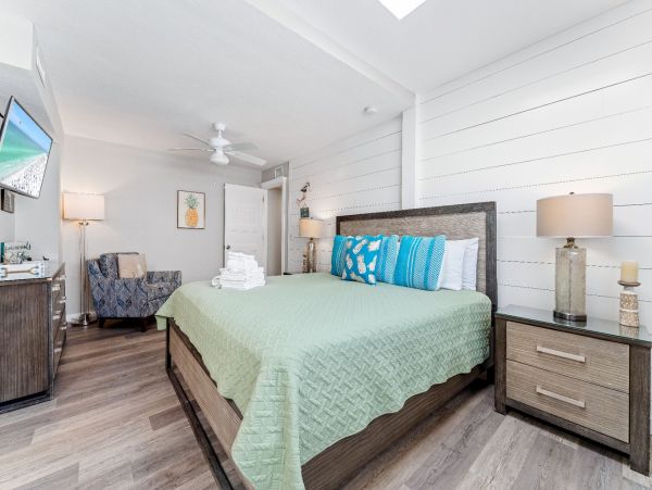 Siesta Key Vacation Condo with 4 Bedrooms BEACHFRONT