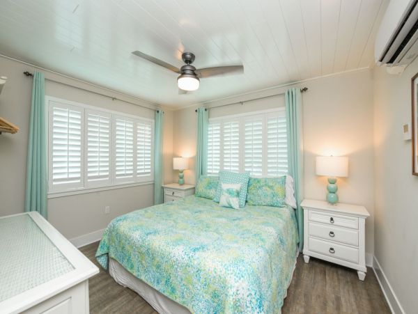 Beautiful 3 Bedroom Siesta Key Home Steps to Beach