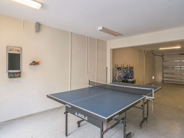 This Vacation Home Sleeps 22 - Walk to Siesta Key Beaches