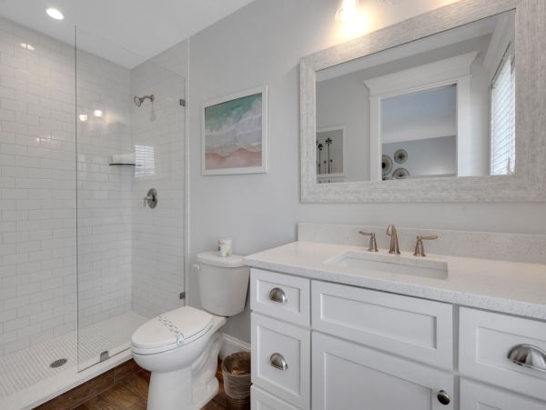 This Vacation Home Sleeps 22 - Walk to Siesta Key Beaches