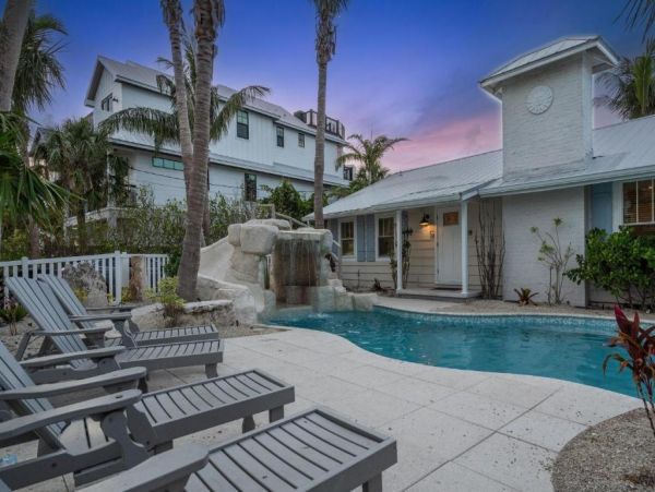 Largest Vacation Rental Homes on Siesta Key that Sleeps 23!