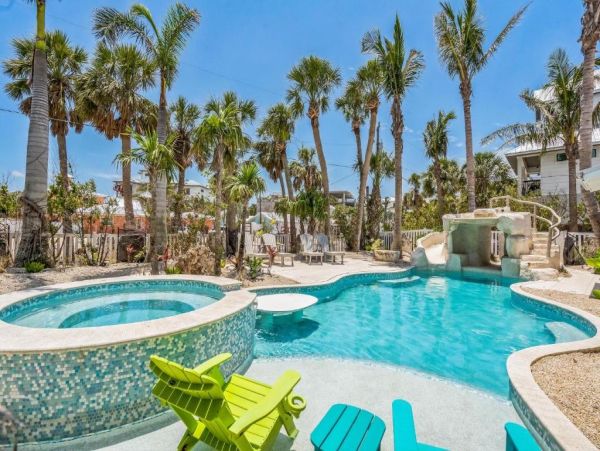 Largest Vacation Rental Homes on Siesta Key that Sleeps 23!
