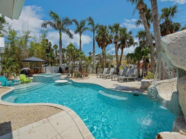 Largest Vacation Rental Homes on Siesta Key that Sleeps 23!