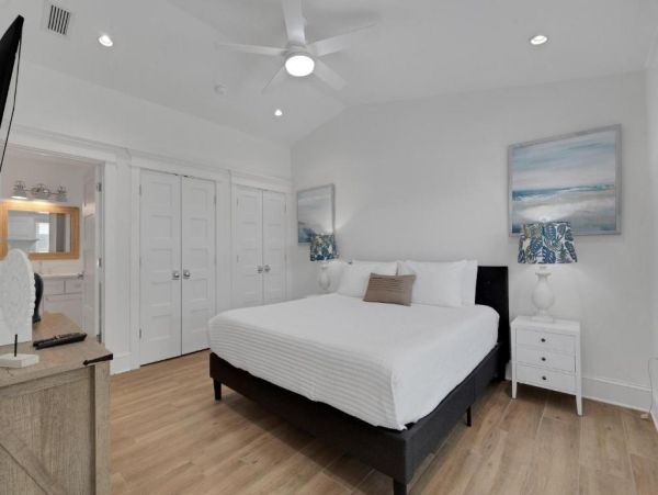 Largest Vacation Rental Homes on Siesta Key that Sleeps 23!