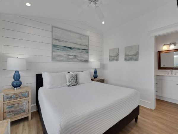 Largest Vacation Rental Homes on Siesta Key that Sleeps 23!