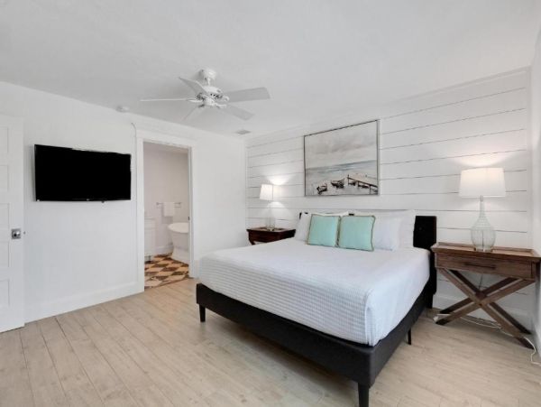 Largest Vacation Rental Homes on Siesta Key that Sleeps 23!