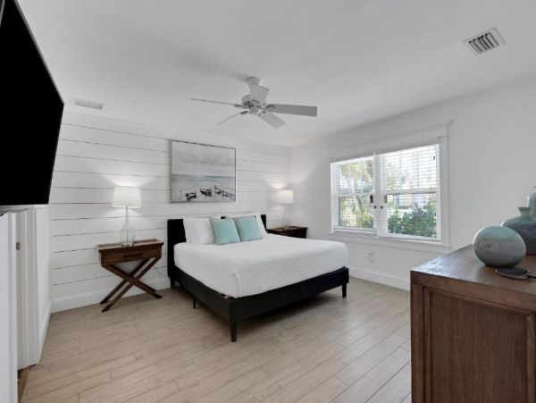 Largest Vacation Rental Homes on Siesta Key that Sleeps 23!