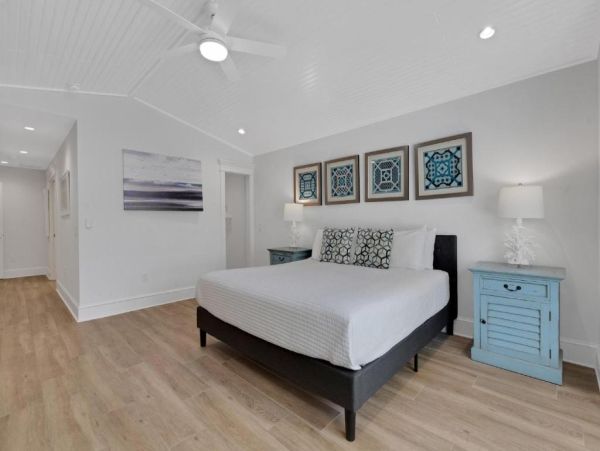 Largest Vacation Rental Homes on Siesta Key that Sleeps 23!