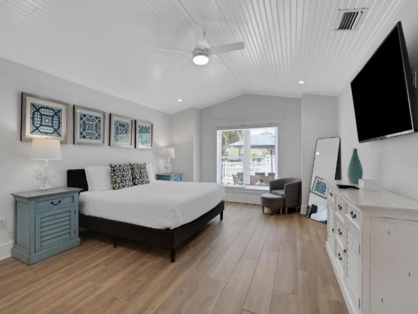 Largest Vacation Rental Homes on Siesta Key that Sleeps 23!