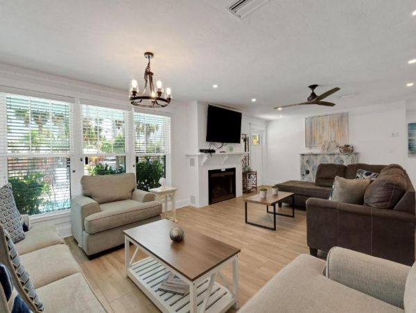 Largest Vacation Rental Homes on Siesta Key that Sleeps 23!
