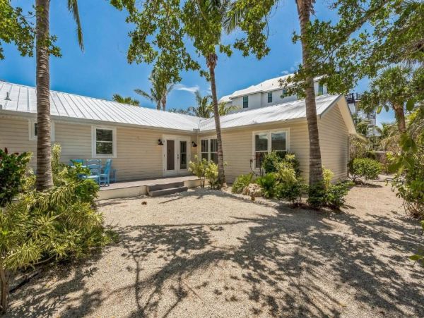 Largest Vacation Rental Homes on Siesta Key that Sleeps 23!