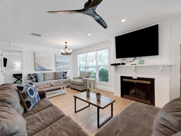 Largest Vacation Rental Homes on Siesta Key that Sleeps 23!