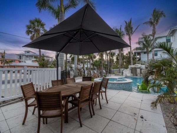 Largest Vacation Rental Homes on Siesta Key that Sleeps 23!