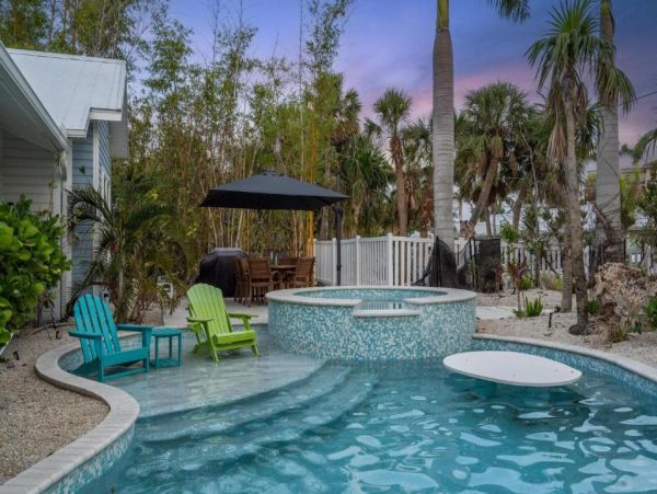 Largest Vacation Rental Homes on Siesta Key that Sleeps 23!
