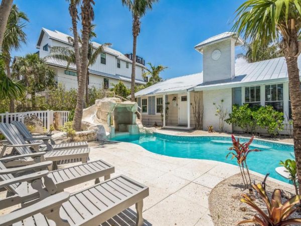 Largest Vacation Rental Homes on Siesta Key that Sleeps 23!