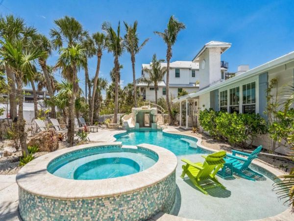 Largest Vacation Rental Homes on Siesta Key that Sleeps 23!