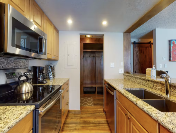 Vail Three Bedroom Well Appointed Ski Condo Sleeps 8