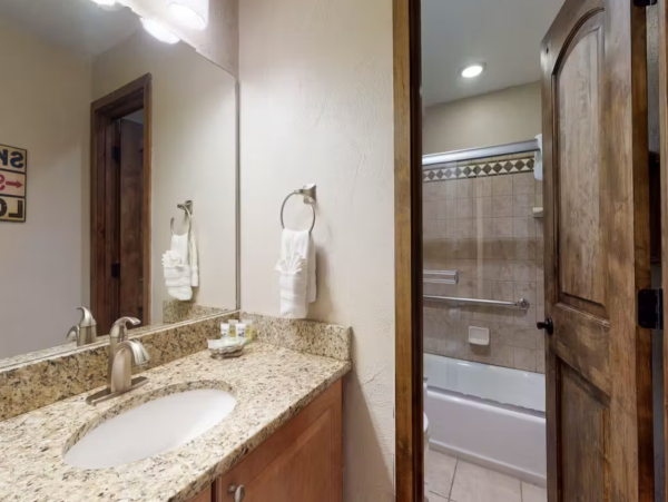 Vail Three Bedroom Well Appointed Ski Condo Sleeps 8