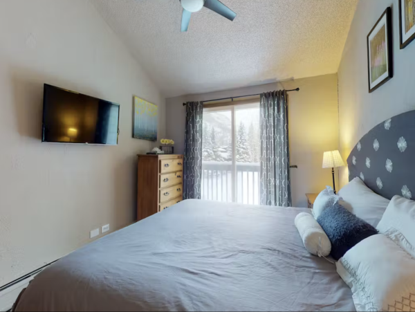 Vail Three Bedroom Well Appointed Ski Condo Sleeps 8