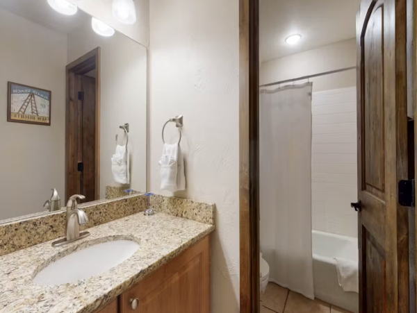 Vail Three Bedroom Well Appointed Ski Condo Sleeps 8