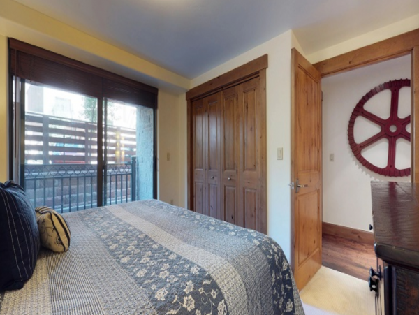 Vail Platinum 2 Bedroom plus Den Partial Mountain View