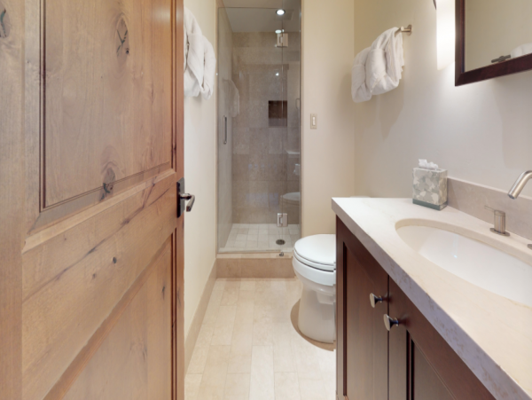 Vail Platinum 2 Bedroom plus Den Partial Mountain View