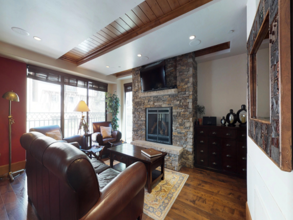 Vail Platinum 2 Bedroom plus Den Partial Mountain View
