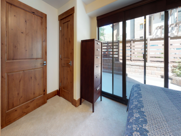 Vail Platinum 2 Bedroom plus Den Partial Mountain View
