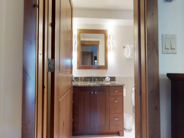 Vail Platinum 2 Bedroom plus Den Partial Mountain View