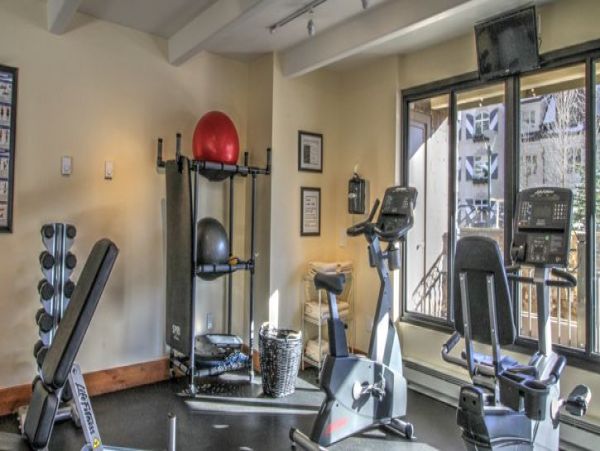 Vail Platinum 2 Bedroom plus Den Partial Mountain View