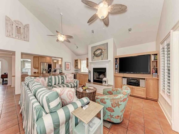 So Close to an Actual Anna Maria Island Beach House Sleeps 8