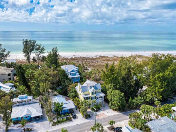 So Close to an Actual Anna Maria Island Beach House Sleeps 8