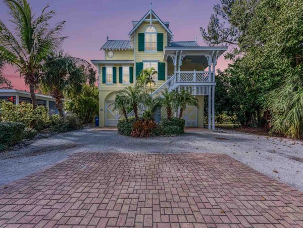 So Close to an Actual Anna Maria Island Beach House Sleeps 8