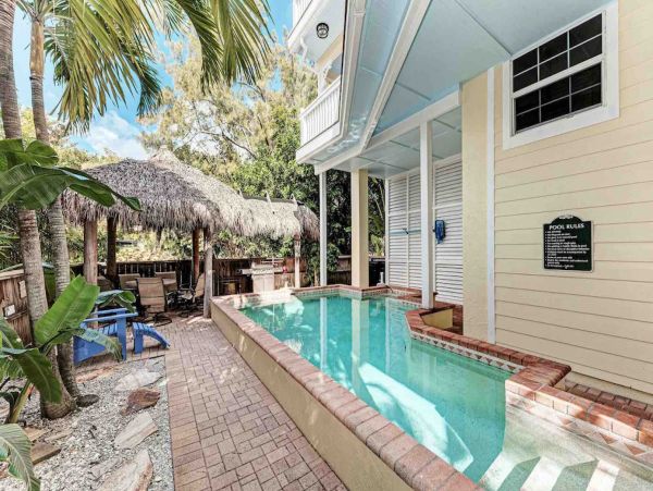 So Close to an Actual Anna Maria Island Beach House Sleeps 8
