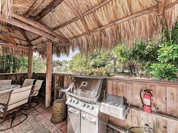 So Close to an Actual Anna Maria Island Beach House Sleeps 8