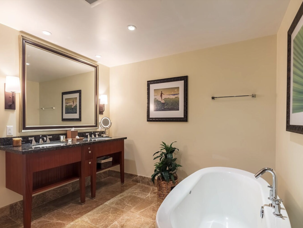 Stunning Kaanapali Luxury Vacation Rental Condo Sleeps 8