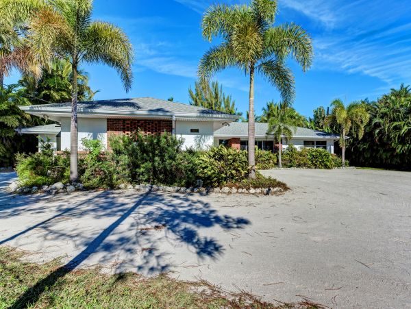 Beachfront Rental on North End Anna Maria with Boat Dock