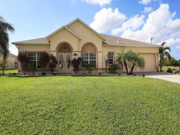 Cape Coral Vacation Rental Pool Home