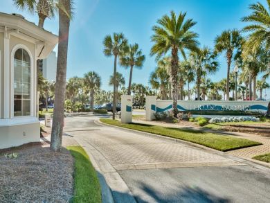 Luxury Three Bedroom Condo Sleeps 10 Short Stroll  to Beach