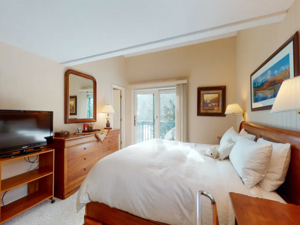 Vail Vacation Ski Condo with Three Bedrooms Sleeps 6 Guests
