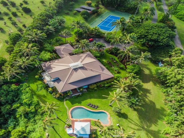Luxury. Seven Bedroom Vacation Rental Estate Princeville HI