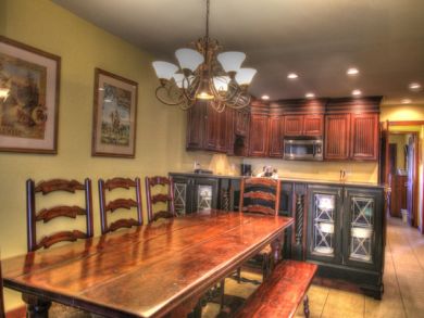 Five Bedroom Luxury 250 yards from Ski Condo to Gondola