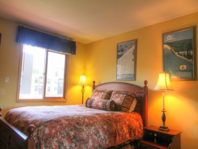 Five Bedroom Luxury 250 yards from Ski Condo to Gondola